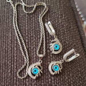 Neckless and earings